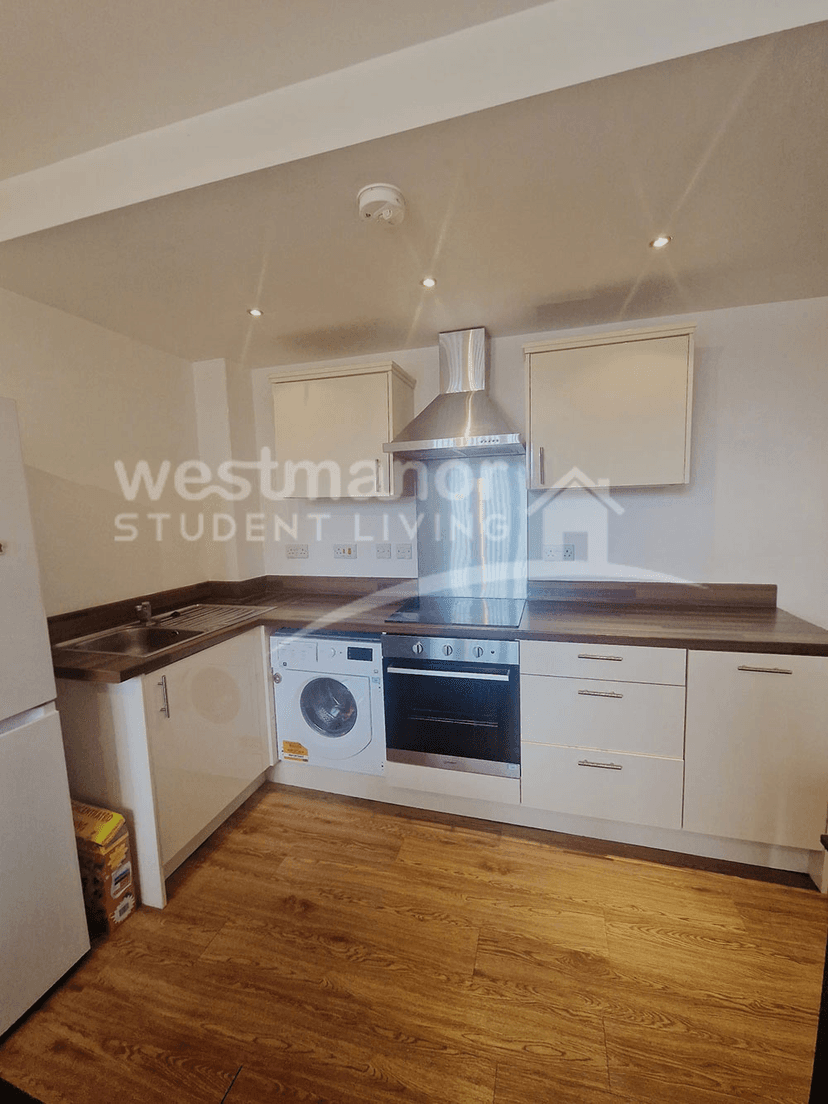 Charlesworth House - Image 11