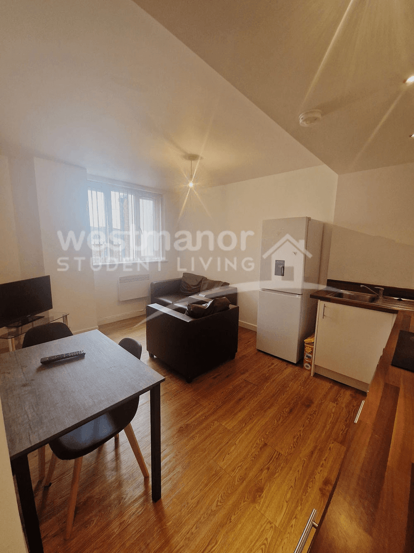 Charlesworth House - Image 12