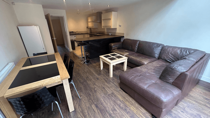 70 Eastleigh Road, Leicester - Image 2