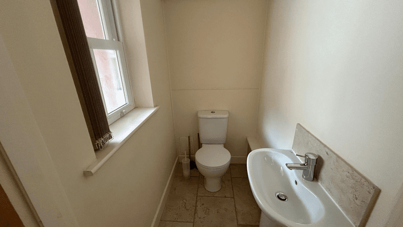 70 Eastleigh Road, Leicester - Image 15