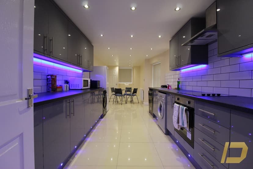 F2 - 181 HYDE PARK ROAD - Image 3