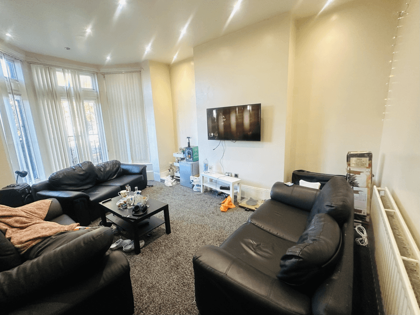 236 Kirkstall Lane, Leeds - Image 5