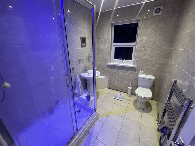 8 BEDROOM BIG PROPERTY - Image 2