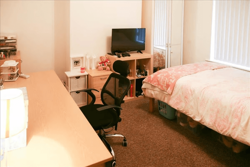 Derwentwater Terrace, Leeds - Image 17