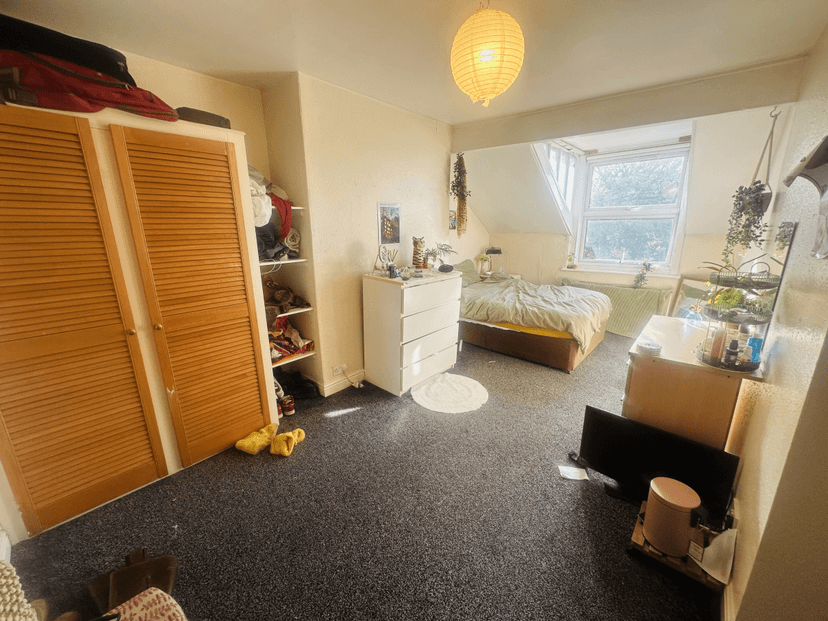 SUPERB 10 BED 2 KITCHENS 4 SHOWERS - Image 11