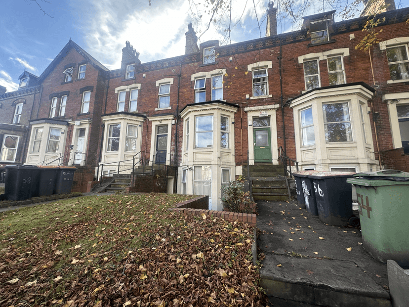 BIG 9 BED PROPERTY IN HEADINGLEY - Image 14