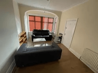 Park Range, Manchester - Image 4