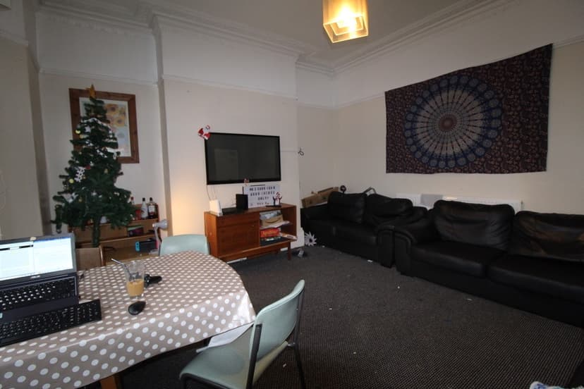 64 CARDIGAN ROAD - Image 10