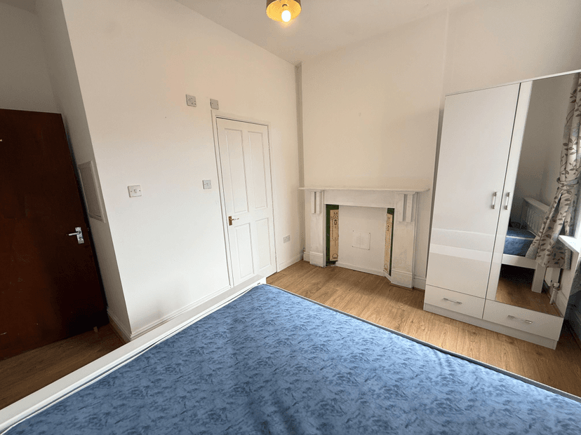 160 Harlaxton Drive, Nottingham - Image 4