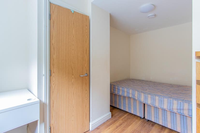 2, 11 Richmond Crescent - Image 7