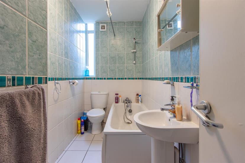 4, 177B Newport Road - Image 6