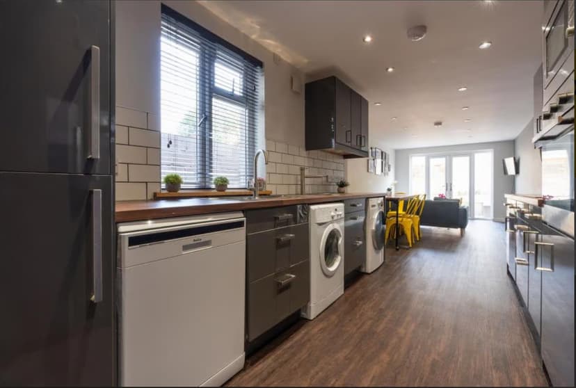 84 Bedford Street - Image 3