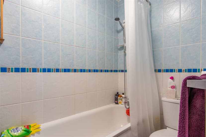 4, 177B Newport Road - Image 4