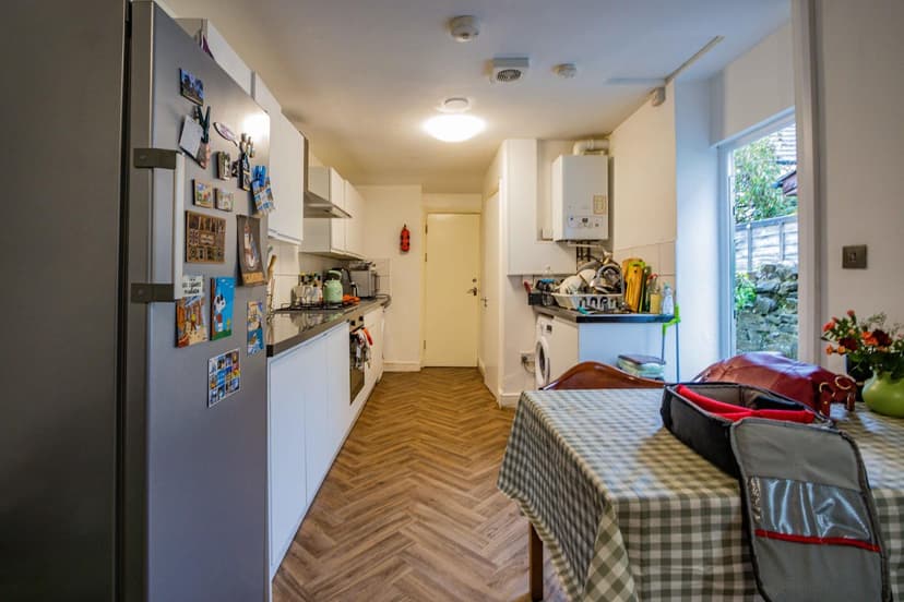 123 Moy Road - Image 4