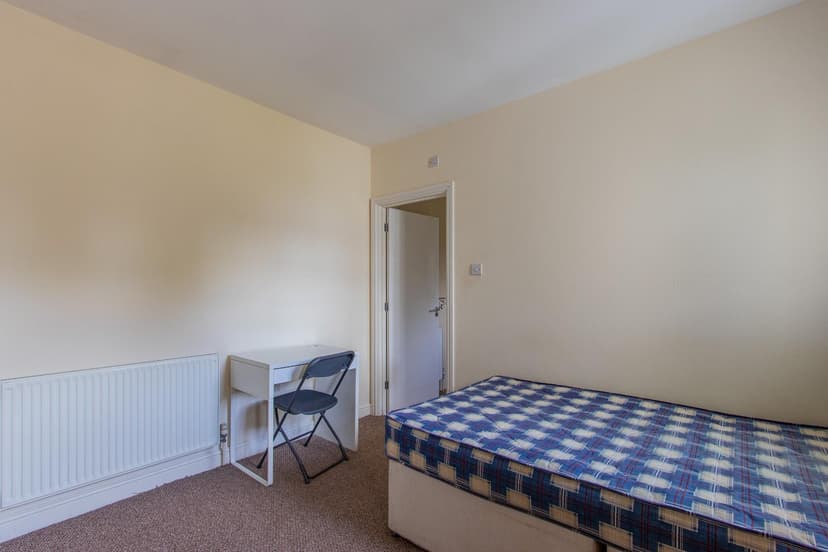 4, 177A Newport Road - Image 6