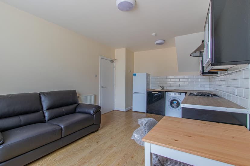 2, 177B Newport Road