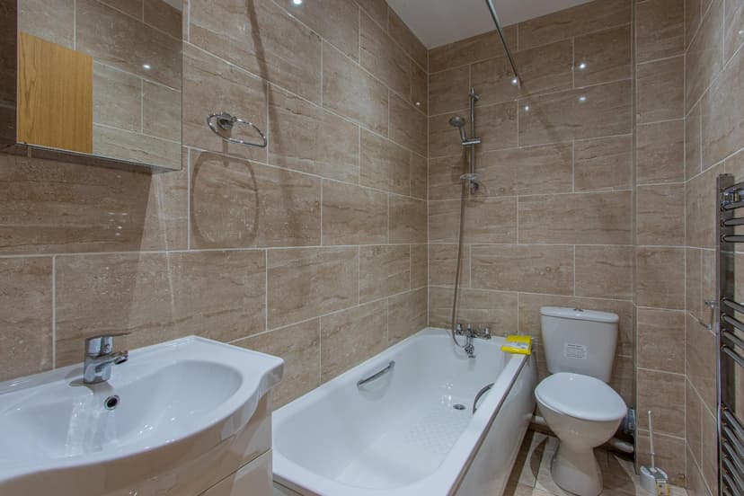 1, 28 Colum Road - Image 5