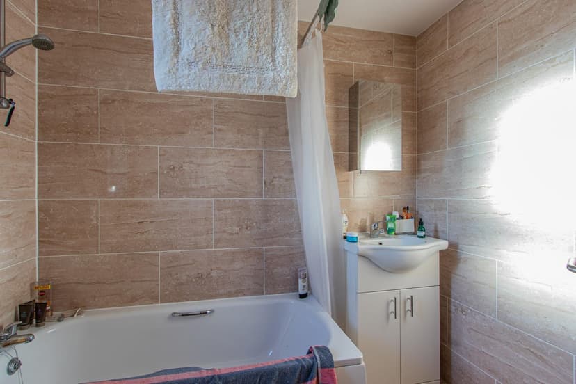 5, 11 Richmond Crescent - Image 6