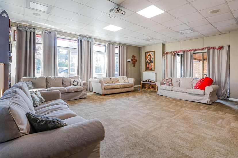 Room F04, St Paul, Newman Hall Colum Road - Image 3