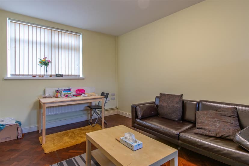 4, 177B Newport Road - Image 2