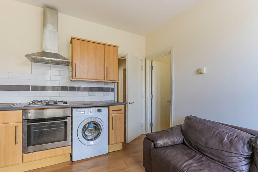 4, 128 Richmond Road - Image 3