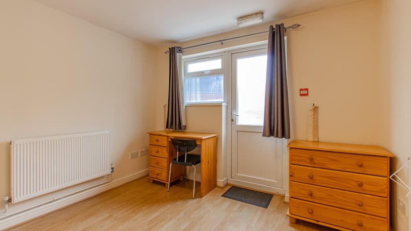 2, 27 Minister Street - Image 5