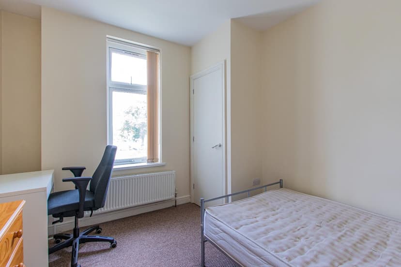 4, 177A Newport Road - Image 4