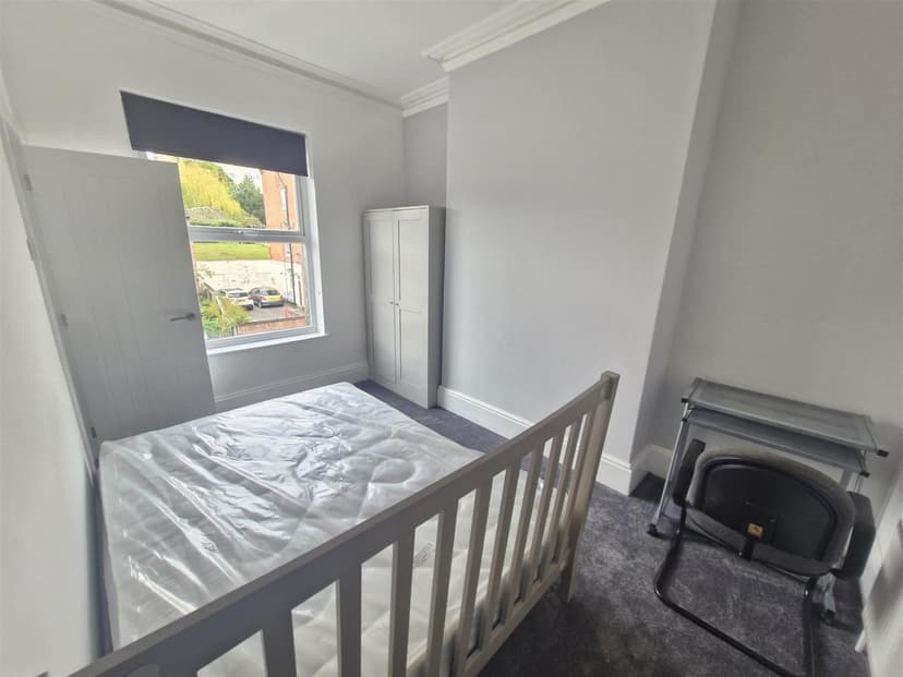 108 Portland Road - Image 2