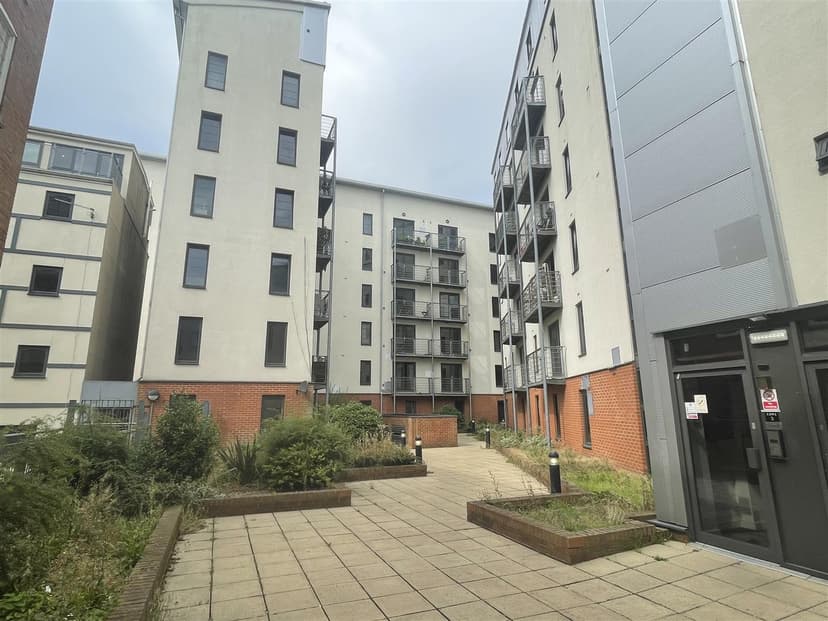 40 Park West - Image 10