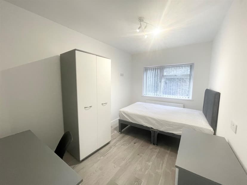 34 Coventry Road - Image 8