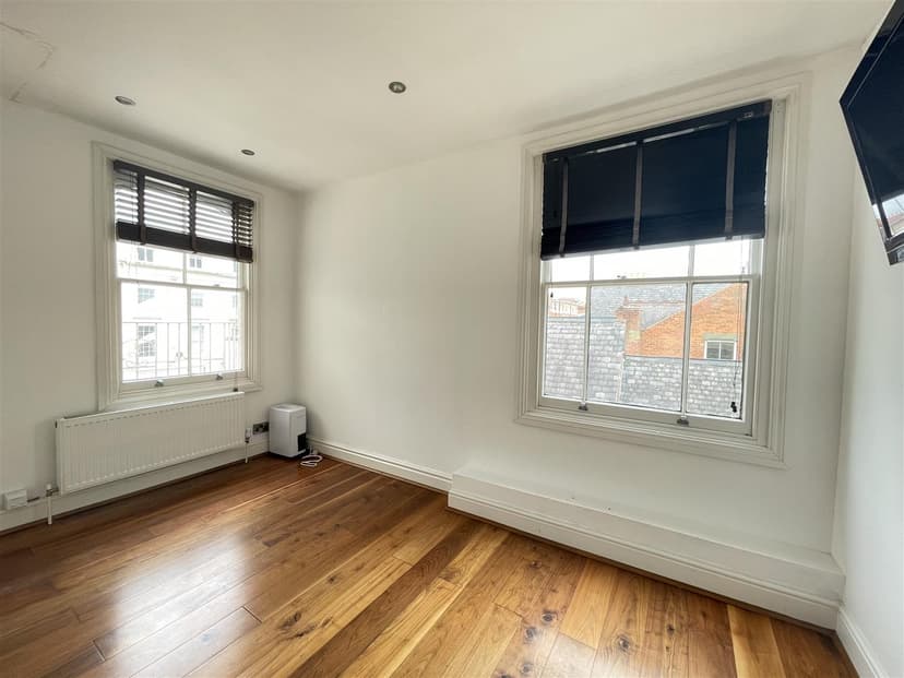 3A Western Terrace - Image 10