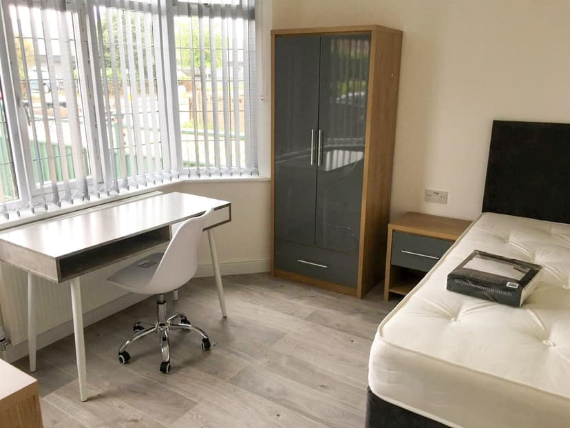 OLD 148 Queens Road East - Image 3