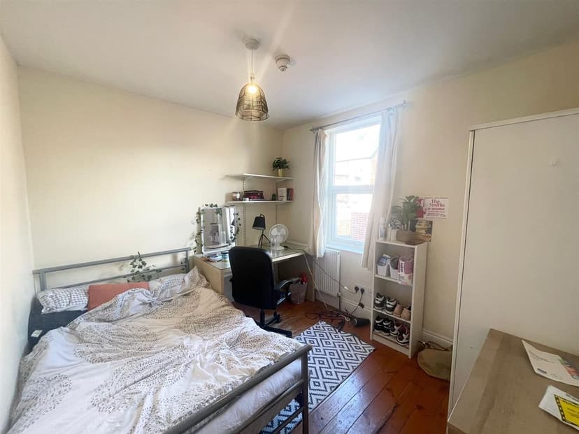 16 Bute Avenue - Image 12