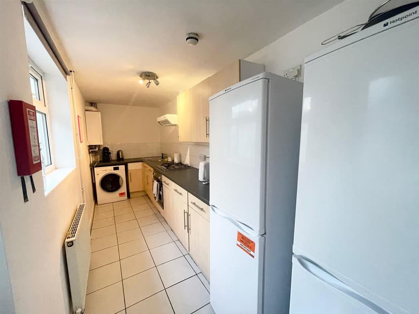 3 Frederick Grove - Image 2