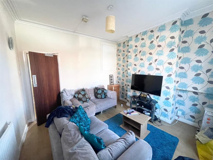 45 Beeston Road - Image 1