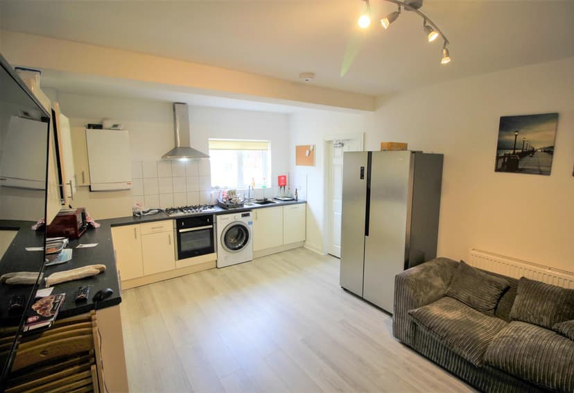 14 Fletcher Road - Image 1