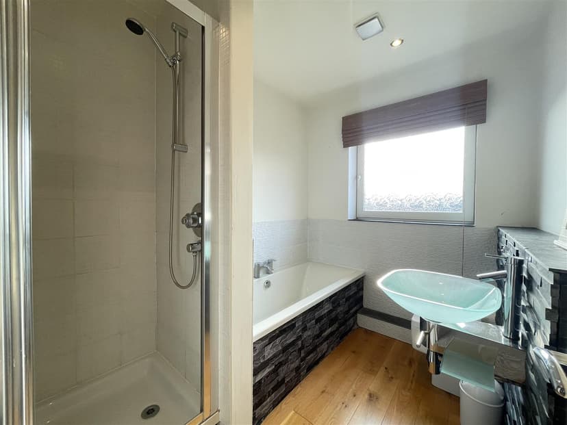 25 Park Wharf Haslam Street - Image 17