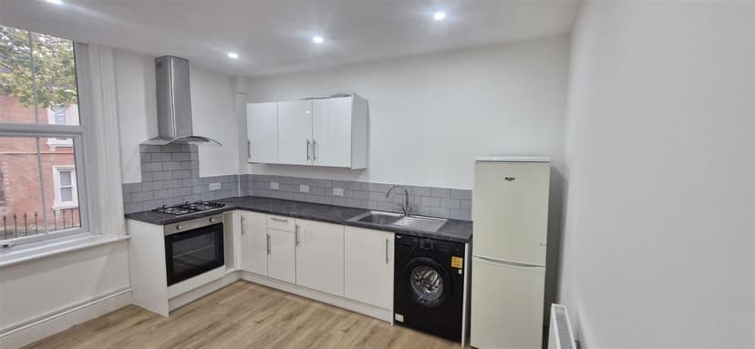 Flat 1 26 Annesley Grove - Image 2