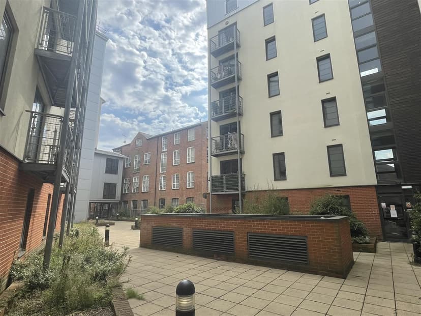 40 Park West - Image 11