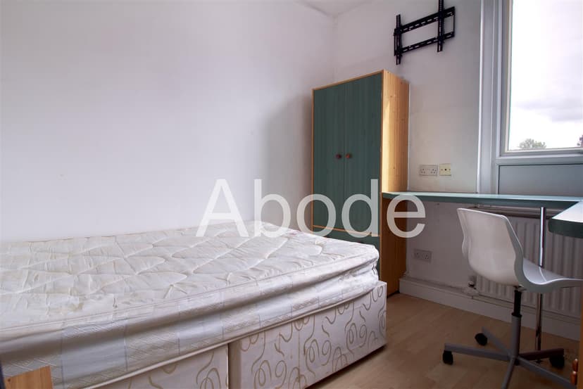 59 Harold Grove - Image 5