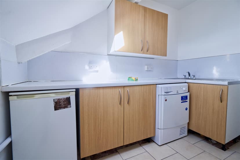 236 Kirkstall Lane - Image 15