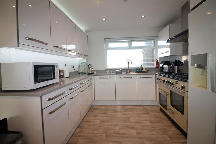 43 Holtdale Road - Image 2