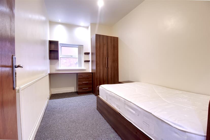 236 Kirkstall Lane - Image 10