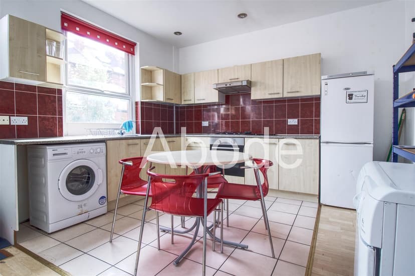 59 Harold Grove - Image 1