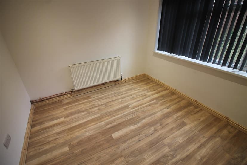 43 St. Johns Close - Image 2