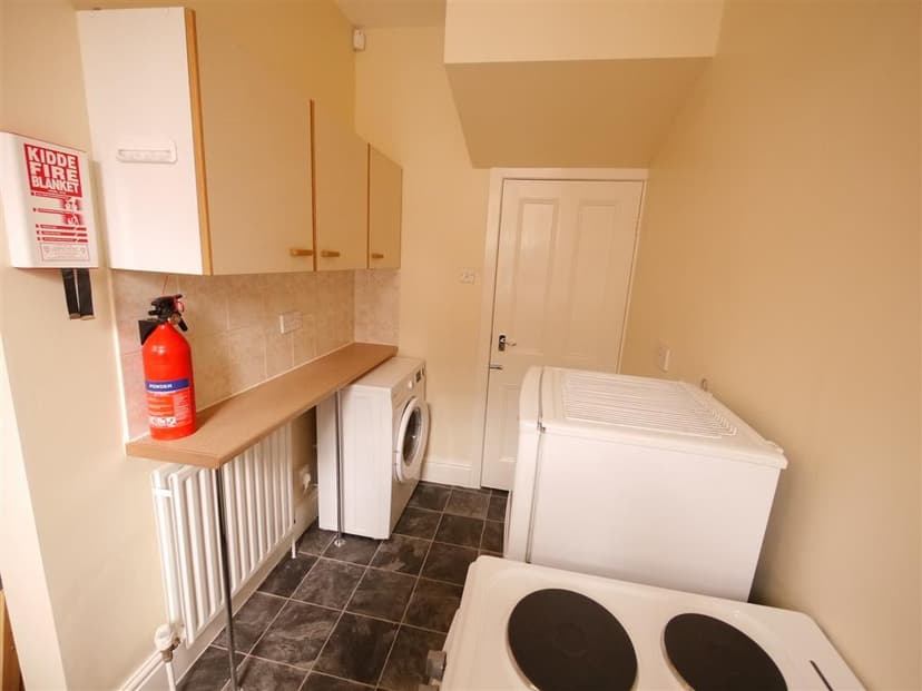 27 Harold Mount, Leeds - Image 5