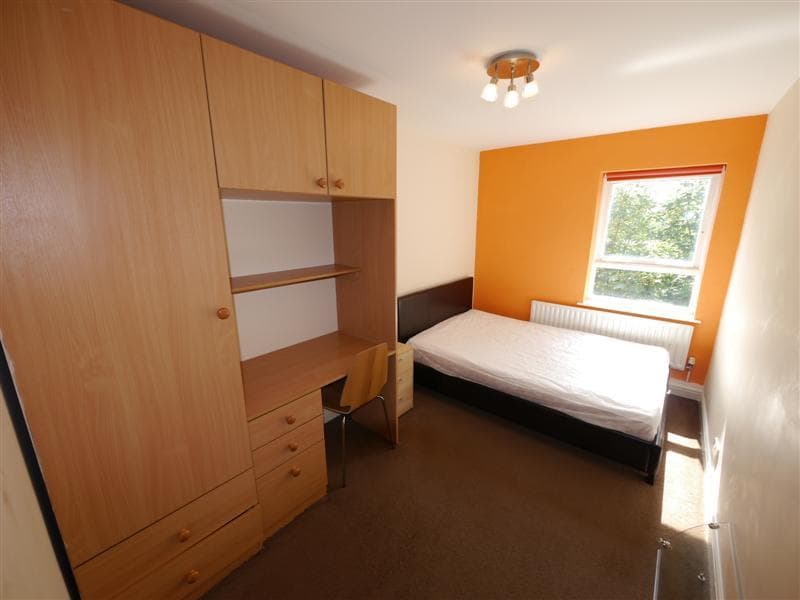 Flat 8, 1 Victoria Street Room 3, Leeds - Image 7
