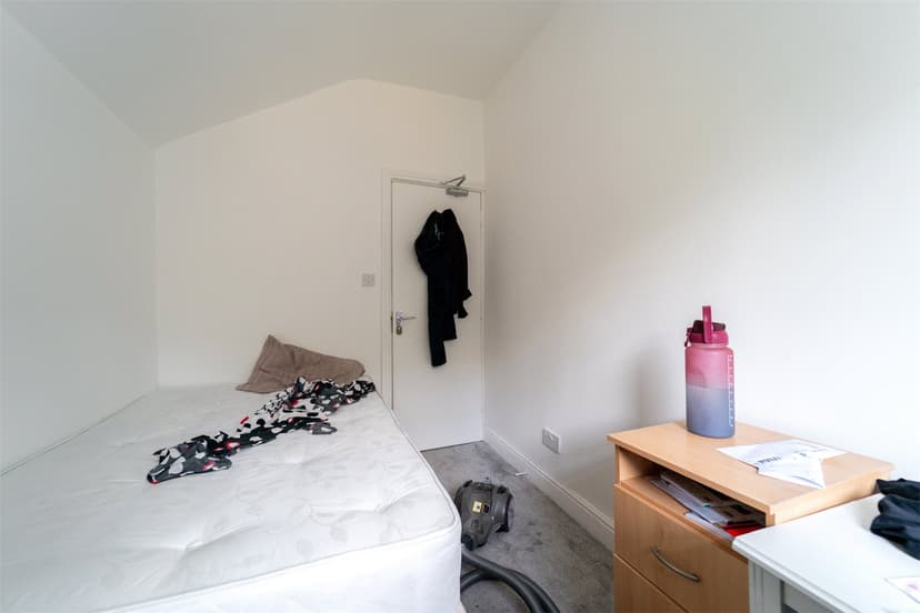 271, Warwards Lane - Image 17