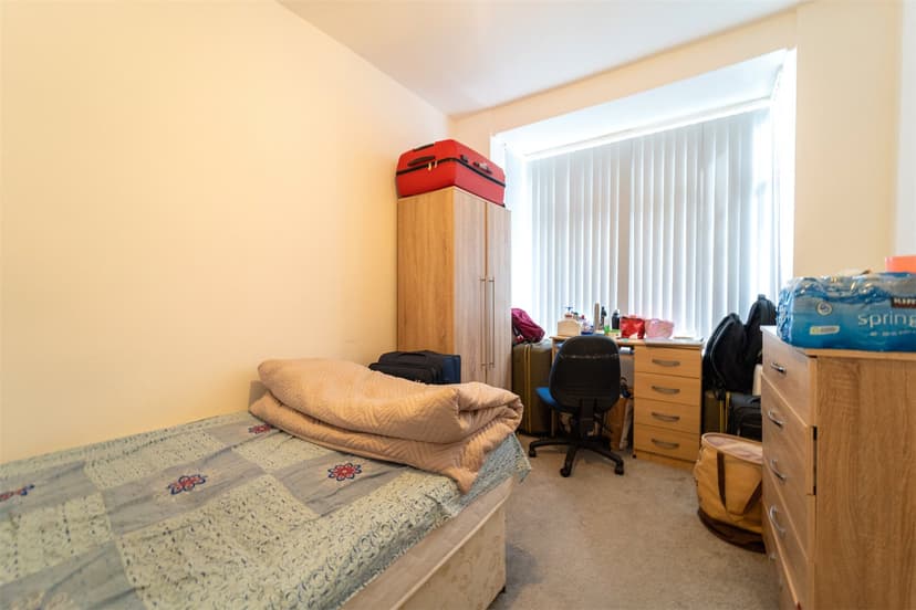 271, Warwards Lane - Image 4