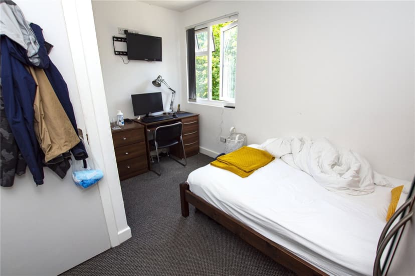 200, Hubert Road - Image 7